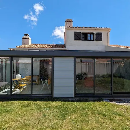 펜션 House With Pool Near The Sea *