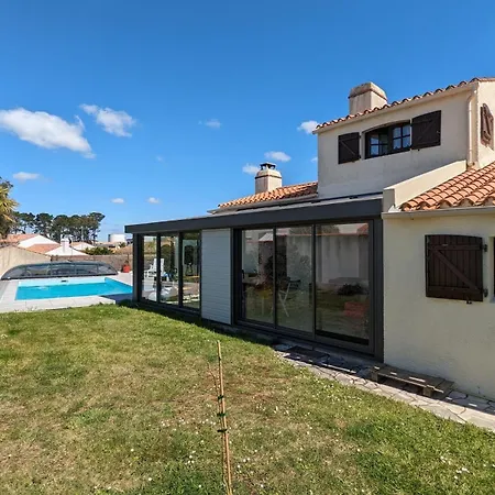 House With Pool Near The Sea *